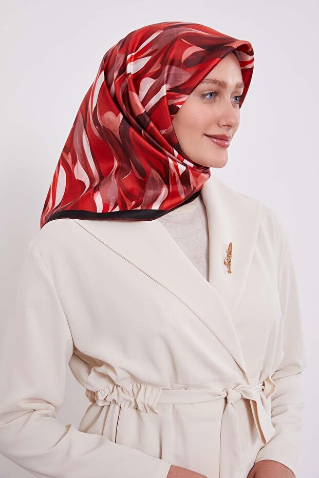 وشاح حريري بنمط تويل مخطط باللون الأحمر - 2