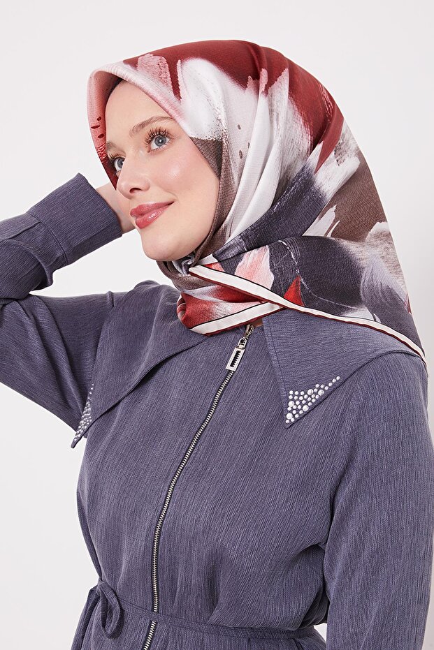 وشاح حريري بنمط أوراق الشجر العاكسة باللون العنابي - 2