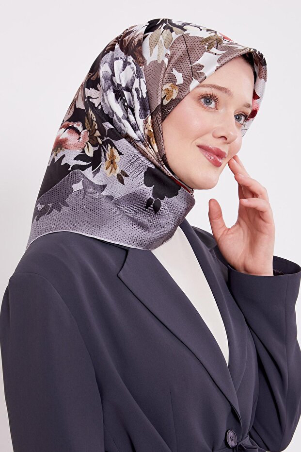 وشاح حريري بنمط زهرة فضية - 1