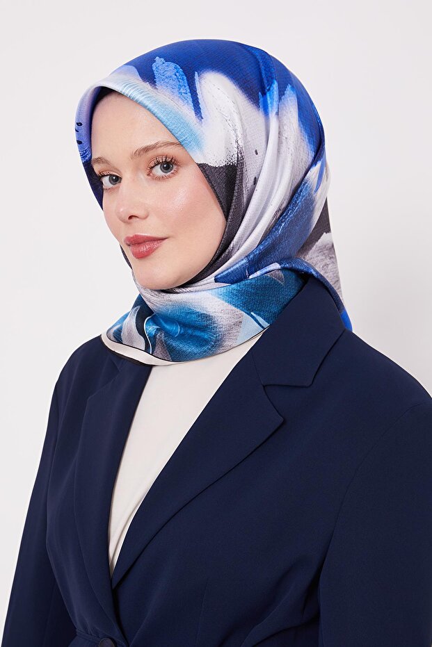 Saks Reflection Leaf Pattern Twill Silk Scarf - 2