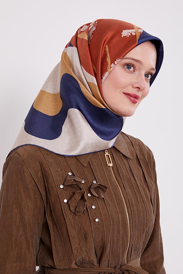 وشاح حريري بنمط دائري من قماش التويل باللون النيلي - 1