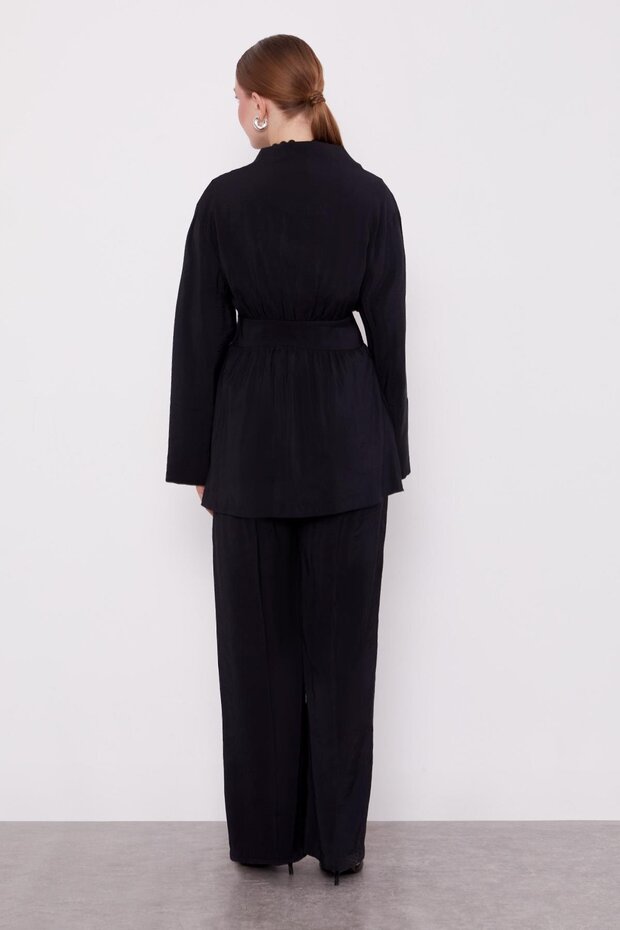 طقم مكون من قطعتين بحزام أسود عند الخصر - 6