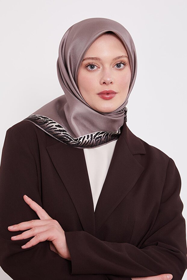 وشاح حريري من نسيج التويل بنمط الفهد من A.Vizon - 3