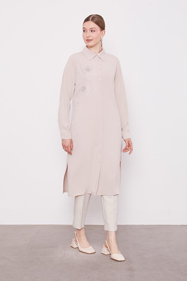 تونيك مطبوع بنمط زهرة الحجر البيج - 2