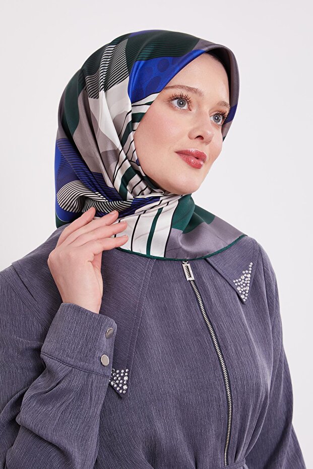 وشاح حريري بنمط المتاهة الزمردية - 2