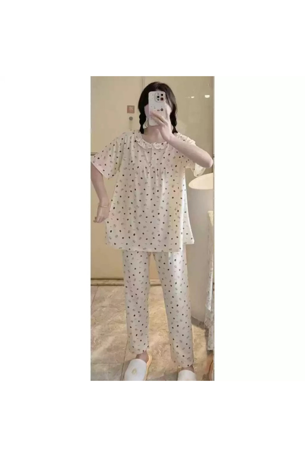 "بيجاما منزلية واسعة بتصميم أنيق ومريح"
