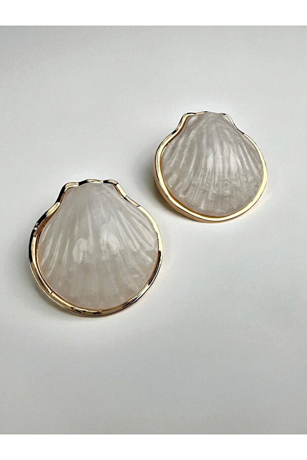 White Oyster Gold Earring