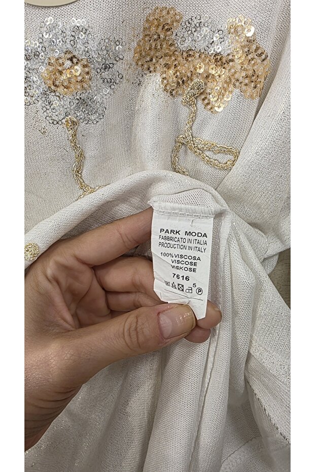 Bluz Çiçek Pullu V Yaka - 6