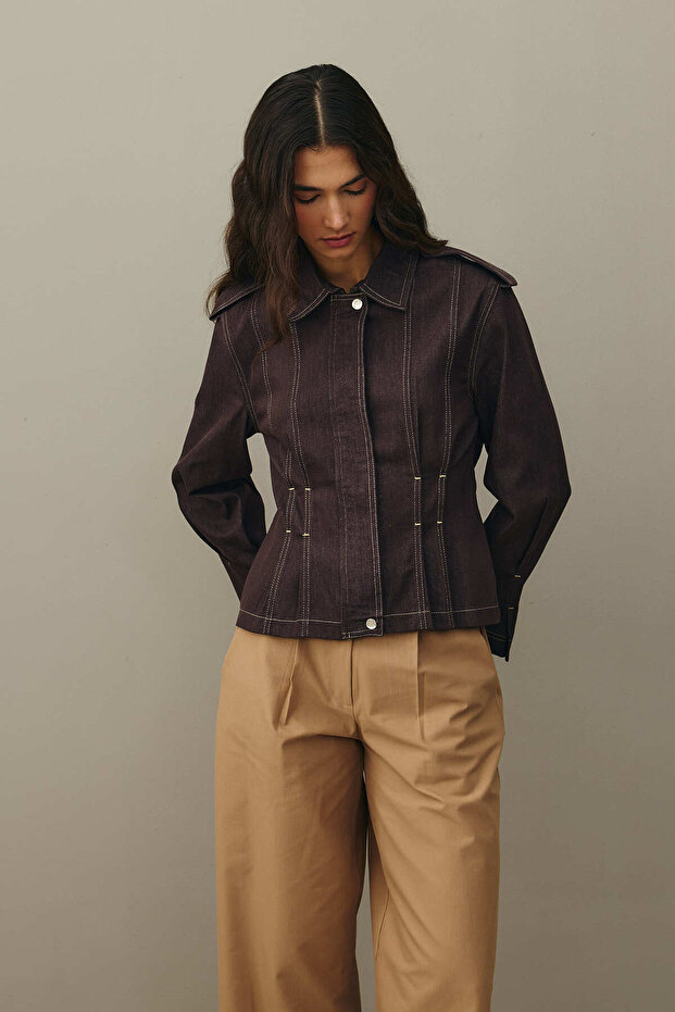 سترة دنيم ملتصقة بالجسم باللون البني - 4