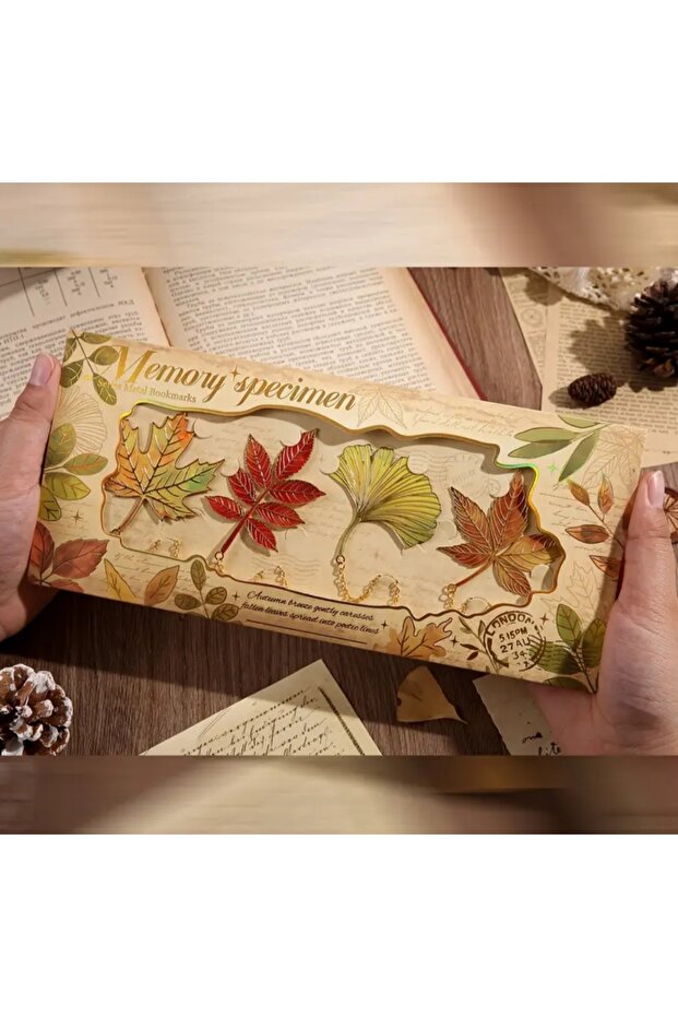 Teacher's Day / Autumn Leaf Design Metal Bookmark (4 Pieces) Gift