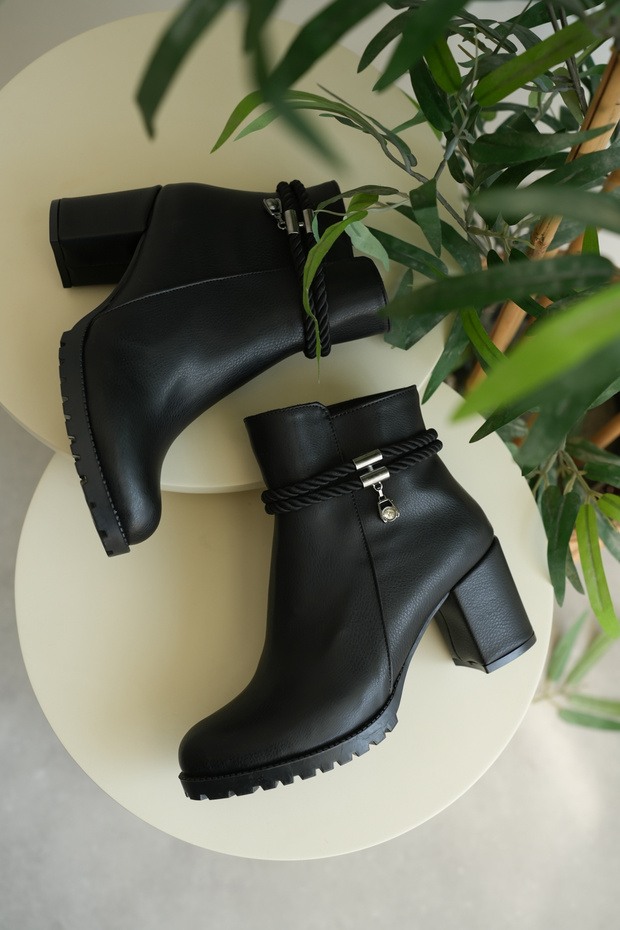 Women's Black Zippered Buckle Detailed Daily Use Short Heeled Boots Shoes