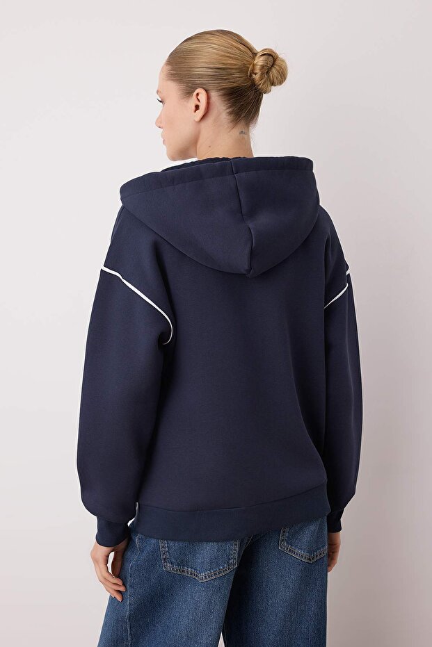Lacivert Kapüşonlu ve Biye Detaylı Oversize/Geniş Kalıp Örme Sweatshirt TWOAW26SW00106 - 4