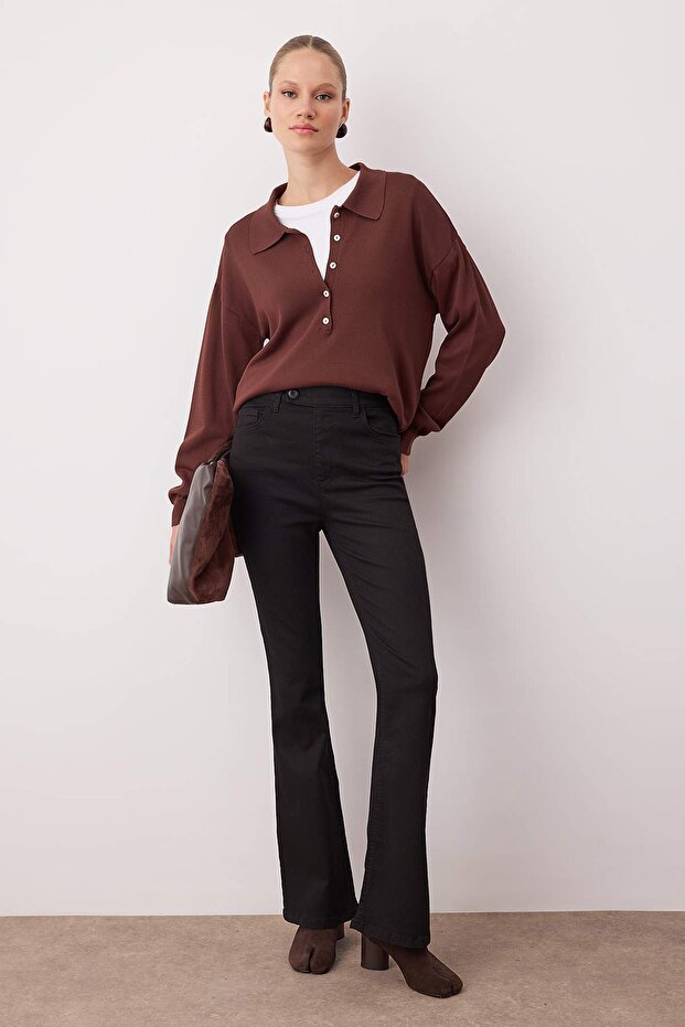 Siyah Yüksek Bel Comfort/Esnek Düğme Detaylı Flare İspanyol Paça Jeans TWOAW26JE00240 - 1