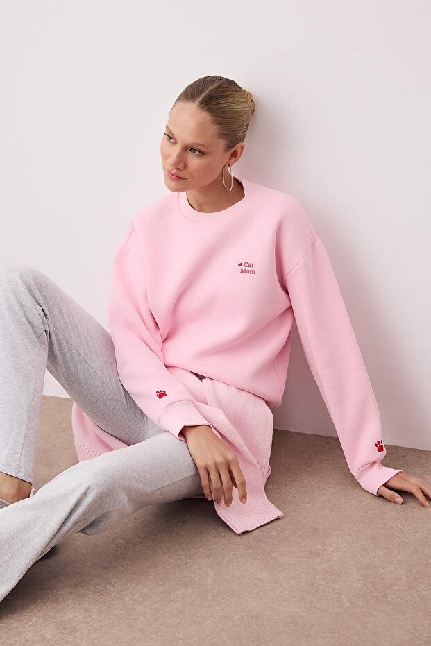 Açık Pembe Cat Mom Grafikli Nakışlı Regular/Normal Kalıp Kalın Örme Sweatshirt TWOAW26SW00200 - 1