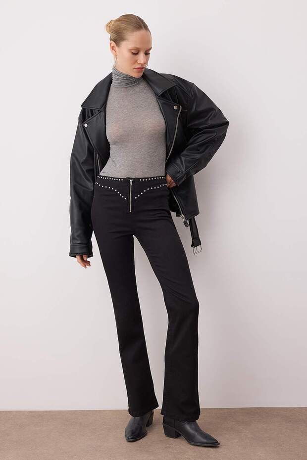 Siyah Yüksek Bel Comfort/Esnek Beli Trok Detaylı Flare İspanyol Paça Jeans TWOAW26JE00209 - 1