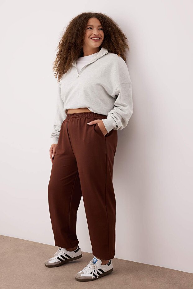 Kahverengi Loose Jogger İnce Paçası Lastikli Esnek Bel Örme Büyük Beden Eşofman Altı TBBAW23AJ00002 - 2