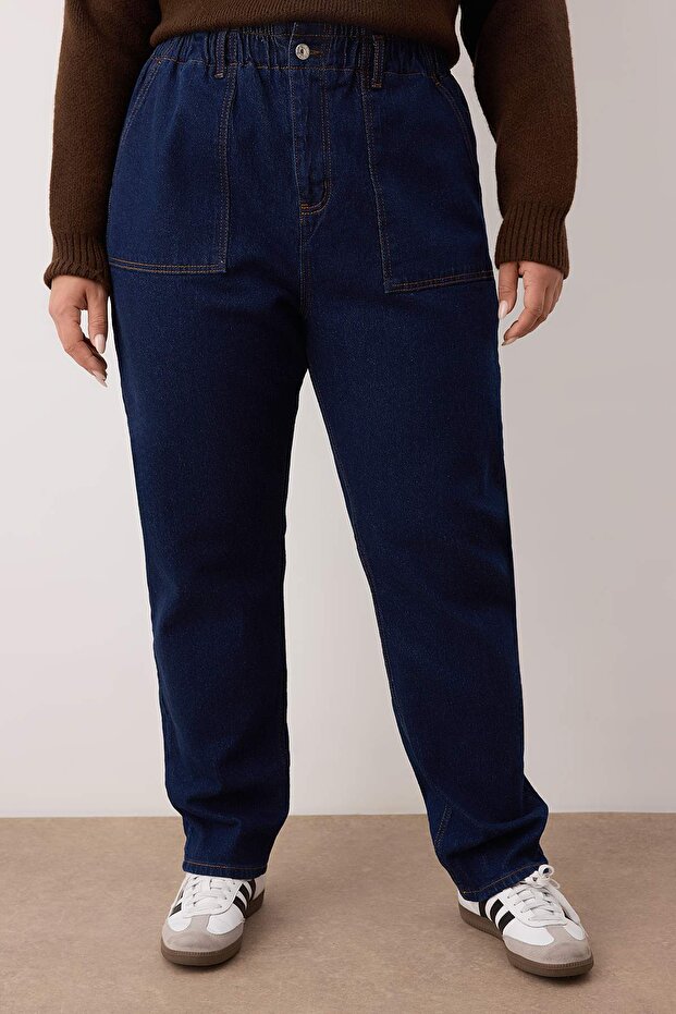 Koyu Mavi Yüksel Bel Beli Lastikli Büyük Beden Mom Fit Jeans TBBAW26CJ00020 - 1