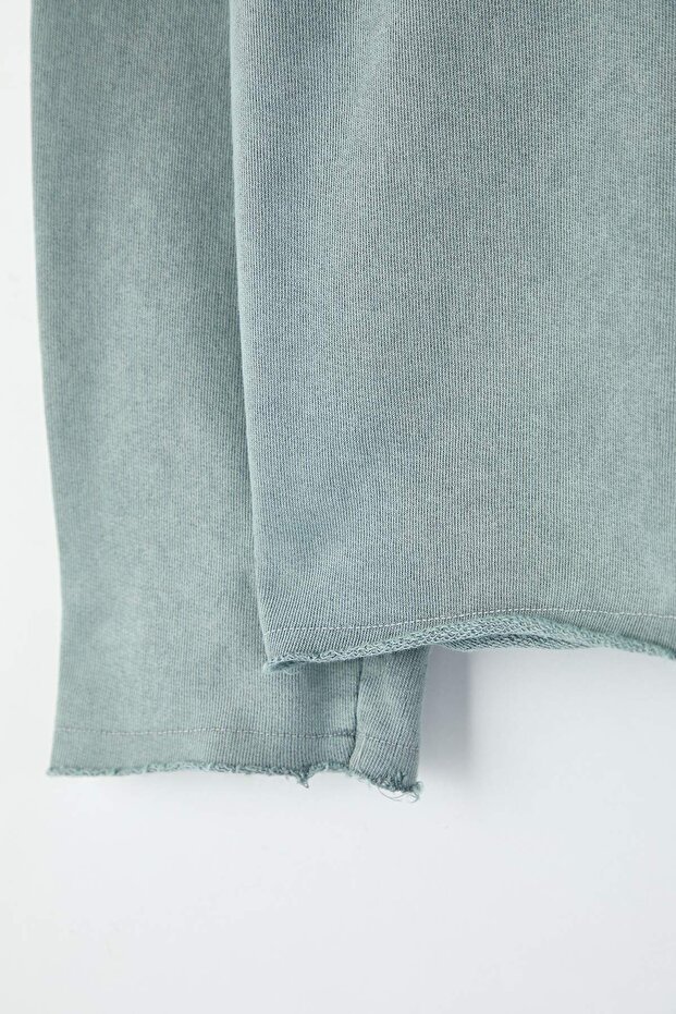 Açık Mavi Yeni Oversize/Geniş Kesim Eskitme/Soluk Efekt Kalın Sweatshirt TMNAW26SW00022 - 7
