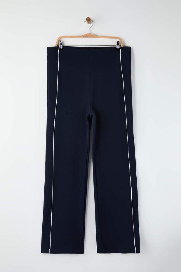 Lacivert Straight Fit Beyaz Biye Detaylı Örme Krep Büyük Beden Pantolon TBBAW26AR00005 - 5