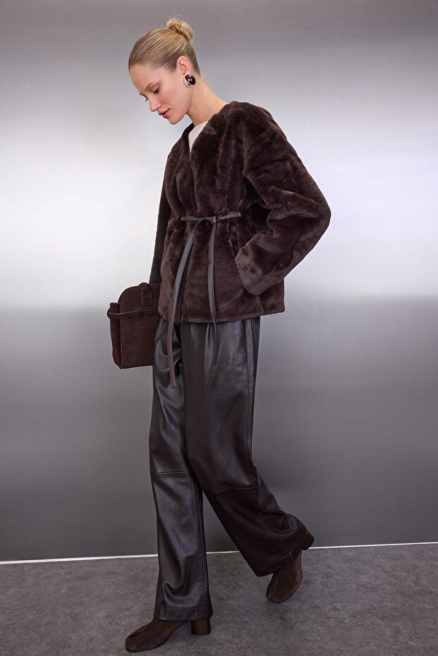 Hnědé oversize plyšové kabáty s detailem šněrování TWOAW26MO00055 - 2