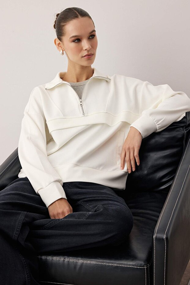 Ekru Oversize/Geniş Kalıp Fermuarlı ve Kesik Detaylı Esnek Örme Sweatshirt TWOAW26SW00167 - 2