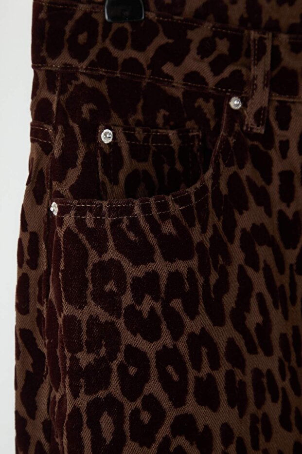 Kahverengi Süet Görünümlü Leopar Desenli Yüksek Bel Büyük Beden Wide Leg Jeans TBBAW26CJ00045 - 6