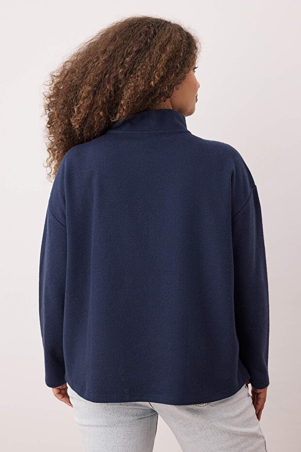 Granatowa koszulka z zamkiem błyskawicznym przy kołnierzu, o regularnym kroju, z dzianiny TBBAW23AO00006 - 5
