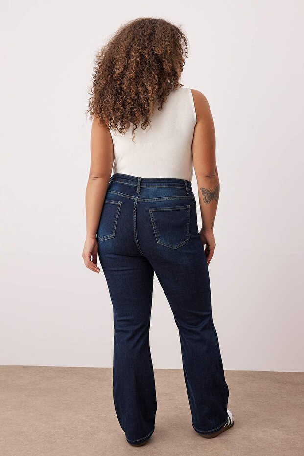 Koyu Mavi Yüksek Bel İspanyol Paça Flare Fit Denim Büyük Beden Jeans TBBAW26CJ00034 - 4
