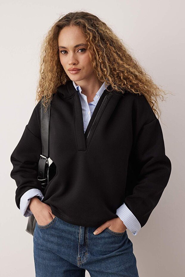 Siyah Kalın İçi Polarlı Yarım Pat Fermuarlı Oversize Kapüşonlu Örme Sweatshirt TWOAW26SW00060 - 2