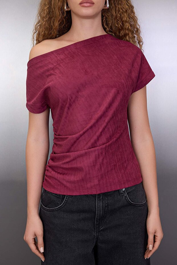 Bordo Asimetrik Yaka Regular/Normal Kalıp Örme Süet Bluz TWOAW26BZ00270 - 3