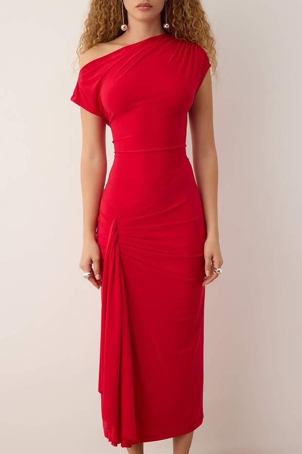 Czerwona suknia wieczorowa z regulowanym tyłem i wiązaniem, idealna na uroczystość ukończenia szkoły TPRSS25EL00137 - 3