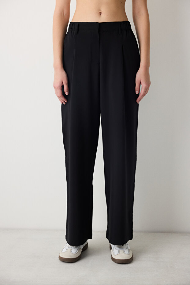 Schwarze drapierte Hose mit hoher Taille - 2