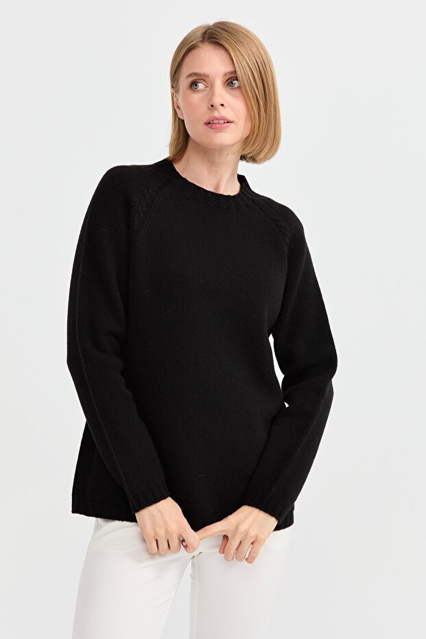 Women's Crew Neck Shoulder Braided Wool Sweater Black