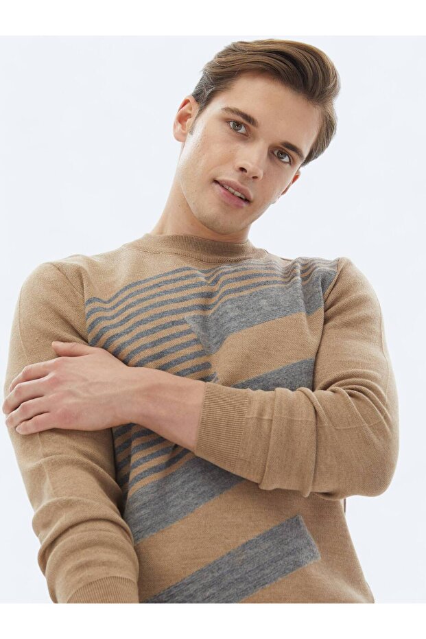 Deve Tüyü Bisiklet Yaka Desenli Yün Karışımlı Triko Kazak - 4