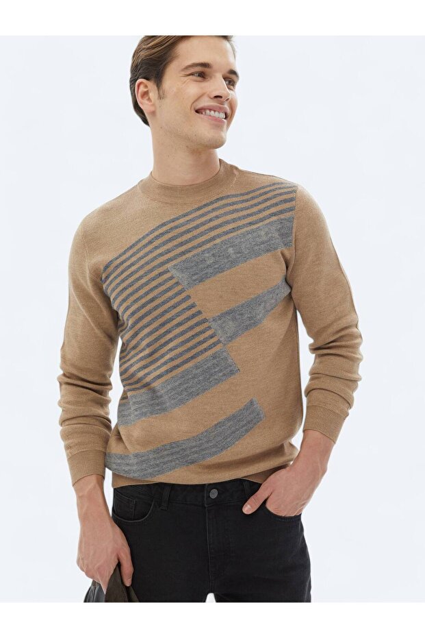 Deve Tüyü Bisiklet Yaka Desenli Yün Karışımlı Triko Kazak - 1
