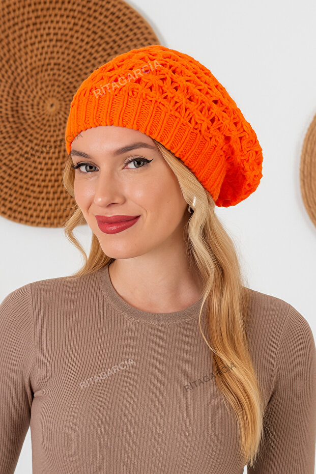 Çift Kat  Kadın Ressam Bere - 1