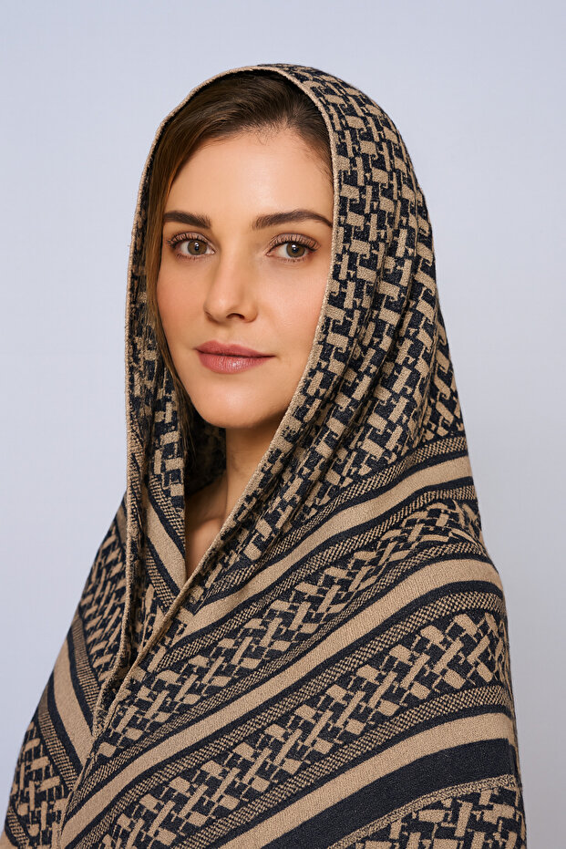 Desenli Triko Üçgen Şal - 3