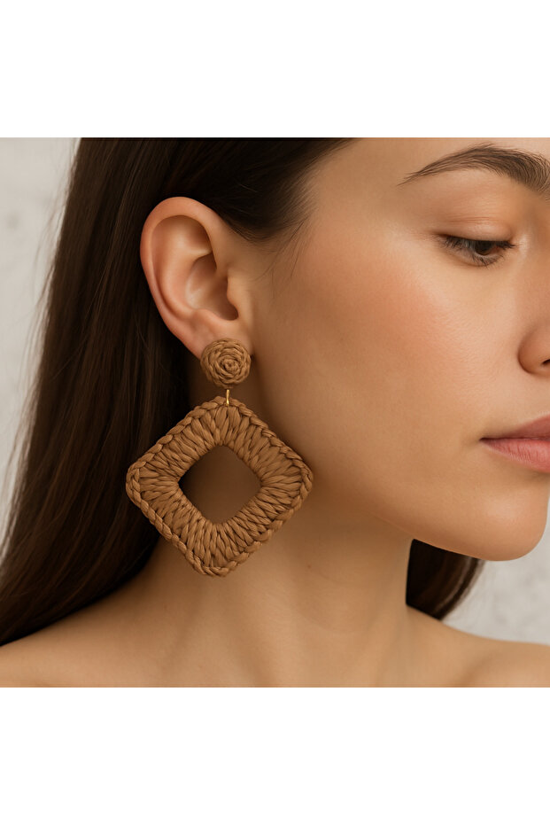 أقراط نسائية من القش باللون البني - 1