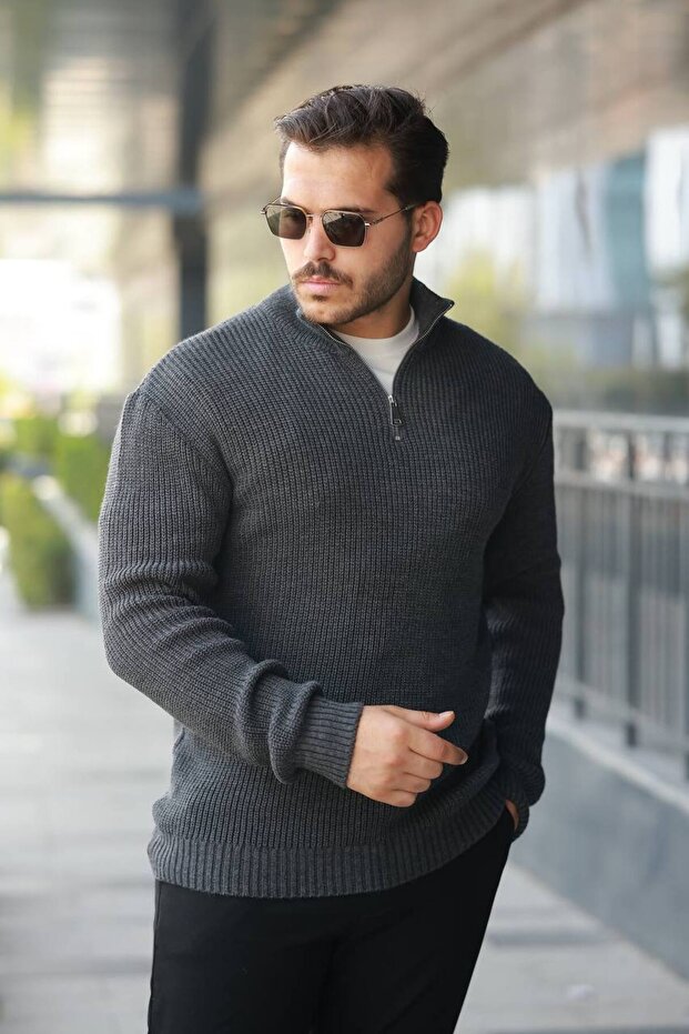 OVERSIZE SWEATER WITH SEMI ZIPPER