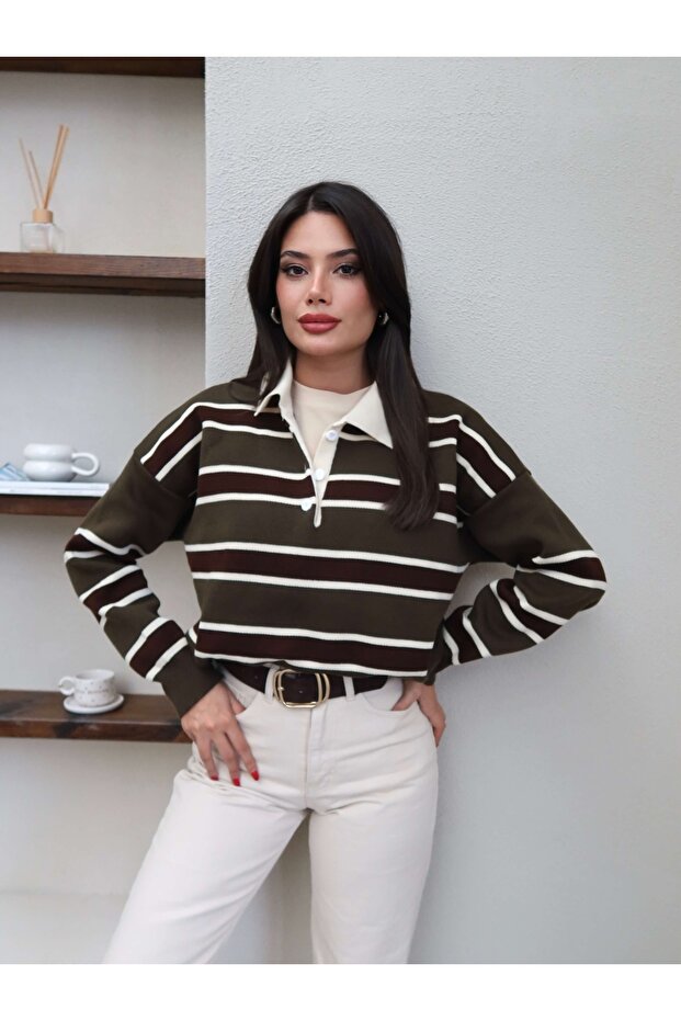 Gestreifter Strickpullover mit Polokragen - 2
