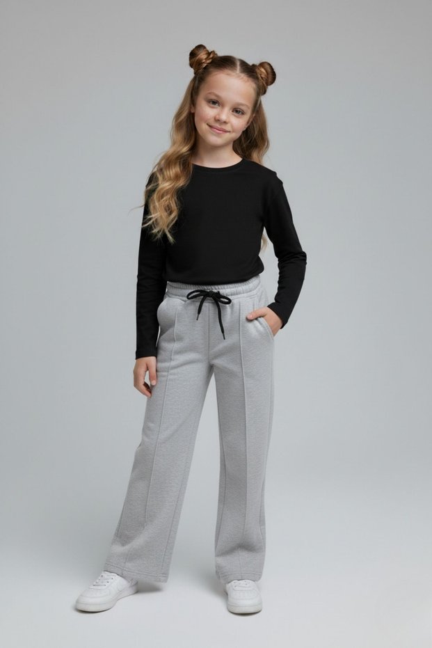 School and Casual Combination: Girls' Long-Sleeved T-Shirt and Pipe-Leg Sweatpants