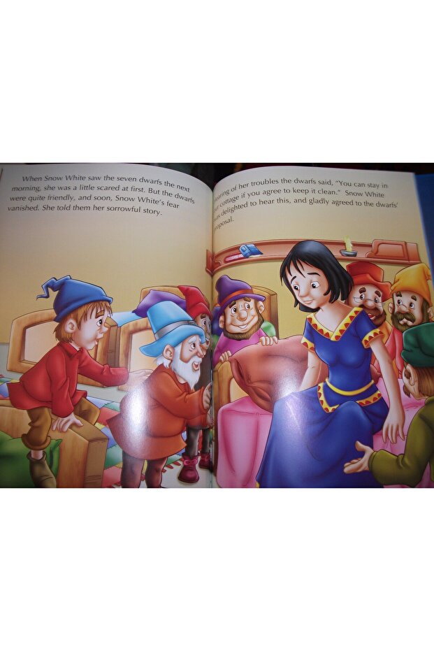 Snow White and the Seven Dwarfs with Animated CD - 4