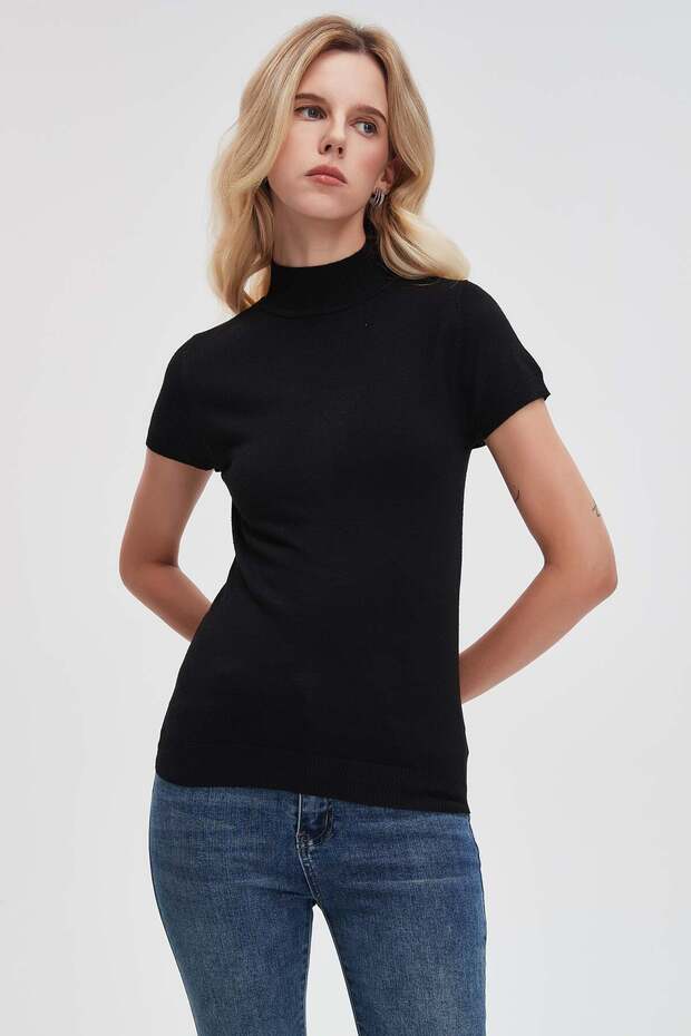 بلوزة سادة بأكمام قصيرة - 1