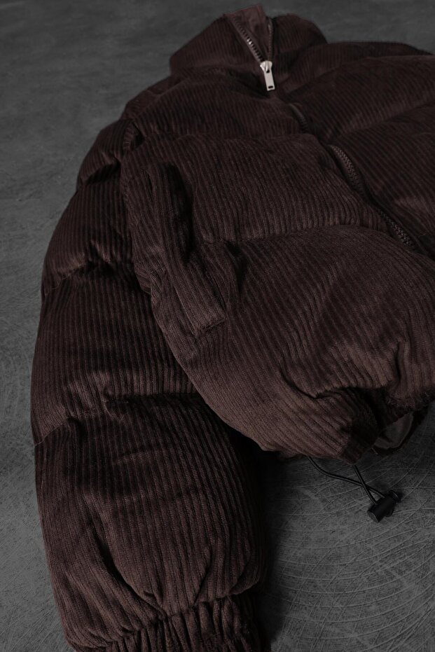 معطف مخملي قابل للنفخ باللون البني للرجال - 3