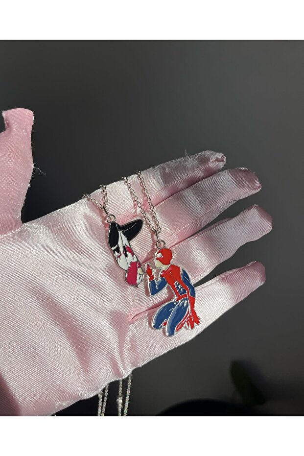 Unlimited Love:'Reverse Kiss' Spidey Couple Necklace Set