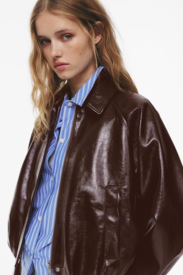 Vinil görünümlü bomber ceket - 5