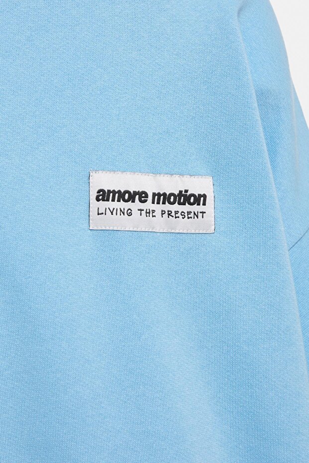 Grafik baskılı mavi kapüşonlu sweatshirt - 6