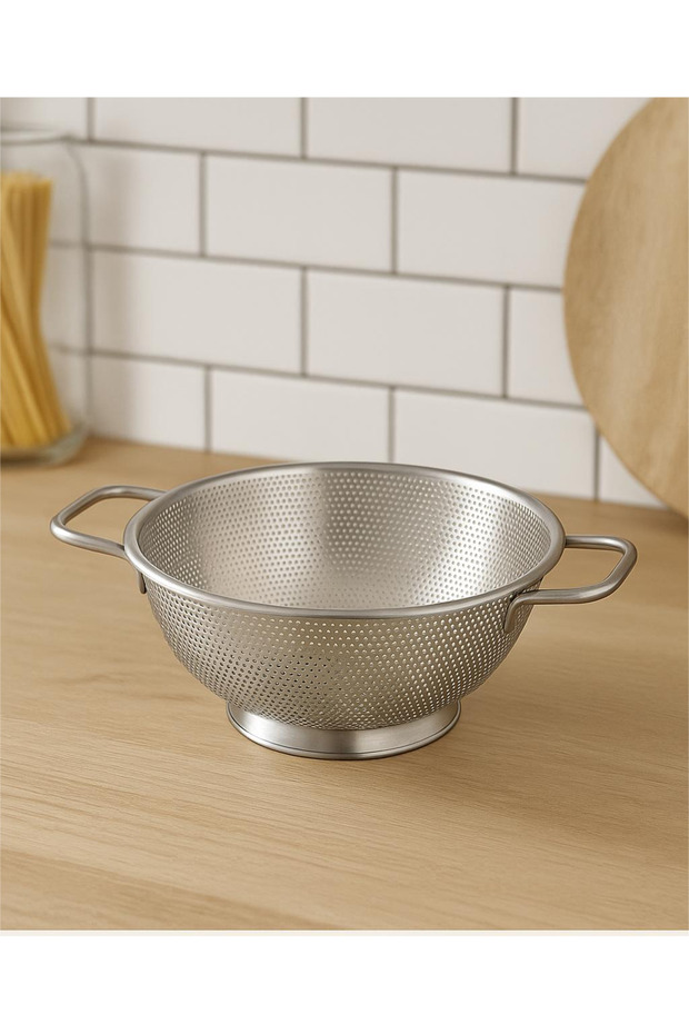 22.5 cm Stainless Steel Strainer – Small Size, Durable and Convenient