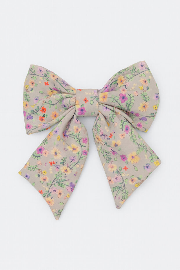 مشبك بتصميم فيونكة مع شكل زهرة - 1