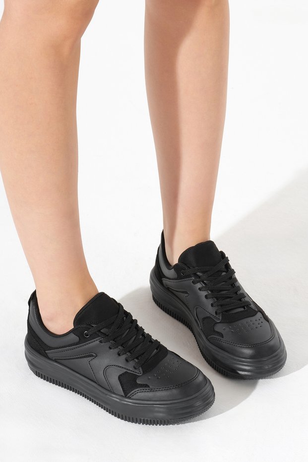 Women's Black Thermo Sole Lace-Up Sports Shoes